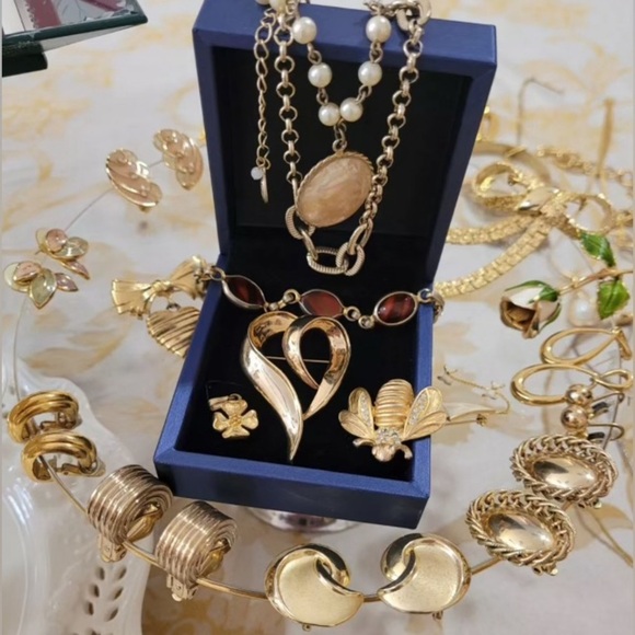 5 LB Vintage Jewelry Lot | Mystery Box for Resellers - Picture 6 of 11